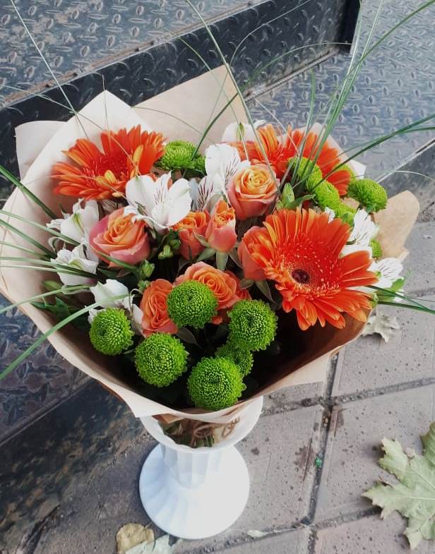 Букет цветов из: Герберы, Хризантемы, Альстромерии и Розы в Кропачёво