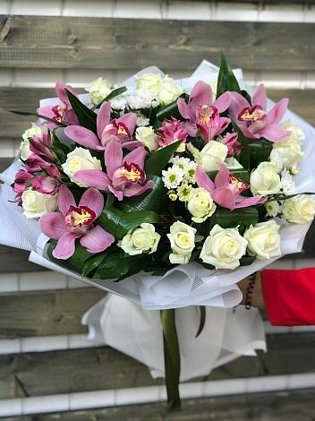 Букет цветов из: Розы и Хризантемы в Кропачёво
