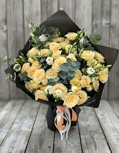 Букет цветов из:  Розы и Лизиантусы в Кропачёво
