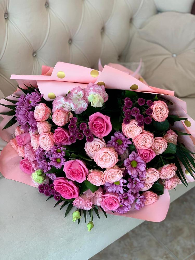 Букет цветов из: Хризантемы, Розы и Лизиантусы в Кропачёво