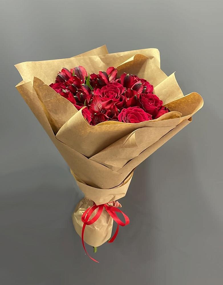 Букет цветов из: Альстромерии и Розы в Кропачёво