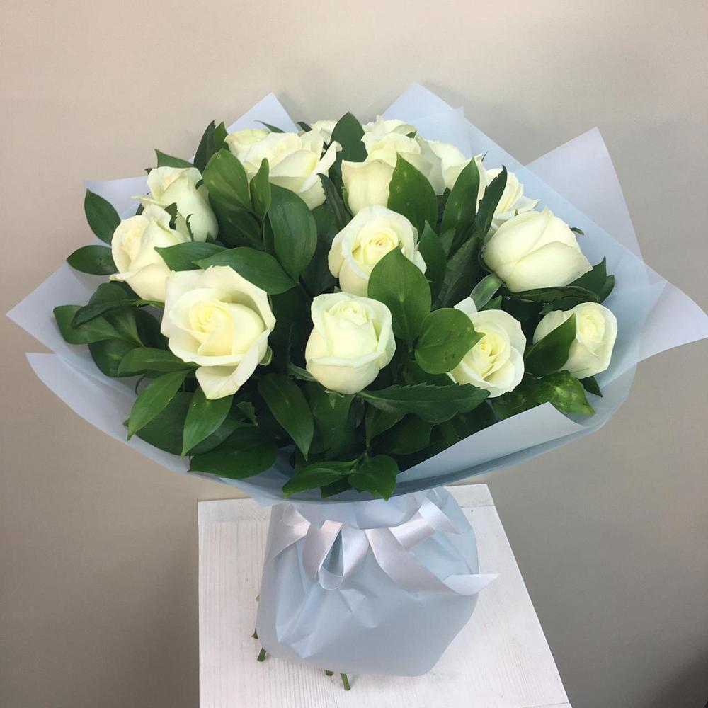 Букет 15 Белых роз Проуд в Кропачёво