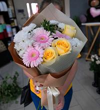 Букет цветов из:  Герберы, Розы и Хризантемы в Кропачёво