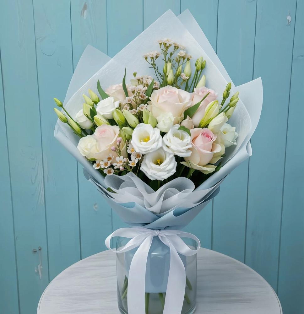 Букет цветов из: Розы и Лизиантусы в Кропачёво