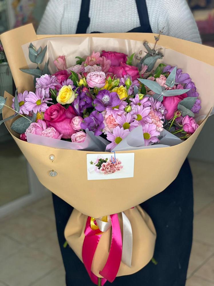 Букет цветов из: Хризантемы, Гвоздики и Альстромерии в Кропачёво