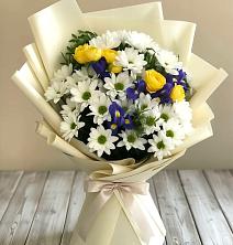 Букет цветов из:  Ирисы, Хризантемы и Розы в Кропачёво