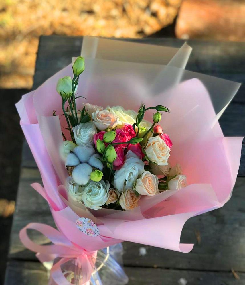 Букет цветов из: Розы и Лизиантусы в Кропачёво