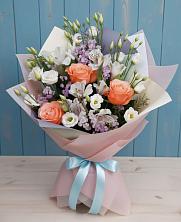 Букет цветов из:  Лизиантусы, Розы, Альстромерии и Гипсофила в Кропачёво