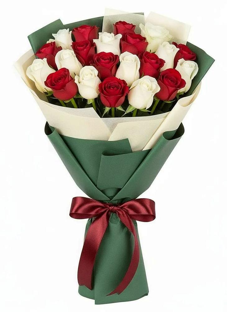 Букет Микс из красных и белых роз в Кропачёво
