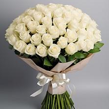 Букет 101 беля роза Белоснежка в Кропачёво