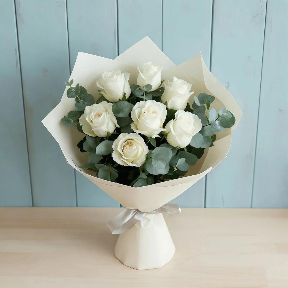 Букет Белые розы в Эвкалипте в Кропачёво