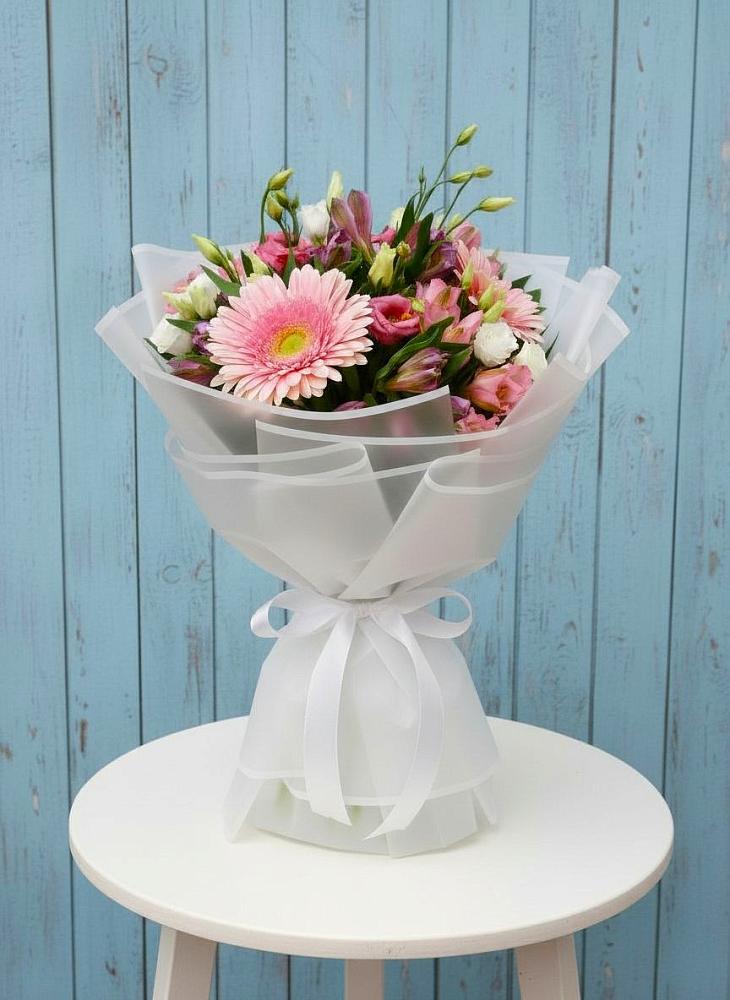 Букет цветов из: Герберы, Альстромерии и Лизиантусы в Кропачёво