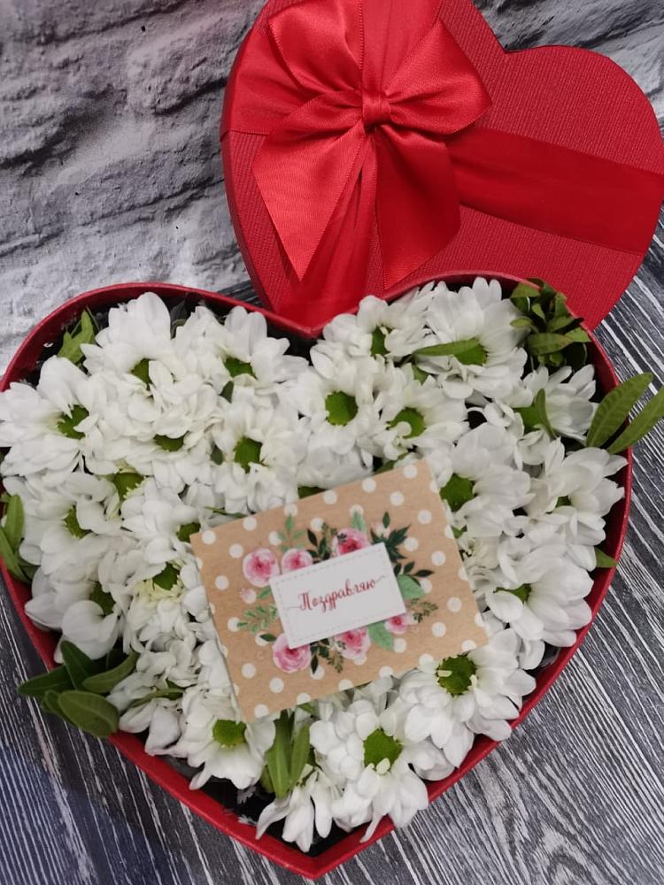 Цветочная композиция из Хризантемы в виде сердца в Кропачёво