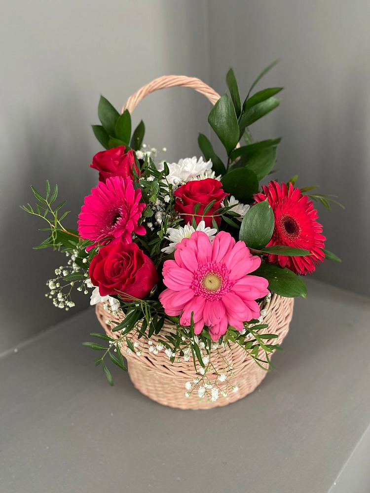 Цветочная композиция из Розы, Хризантемы и Герберы в корзине в Кропачёво