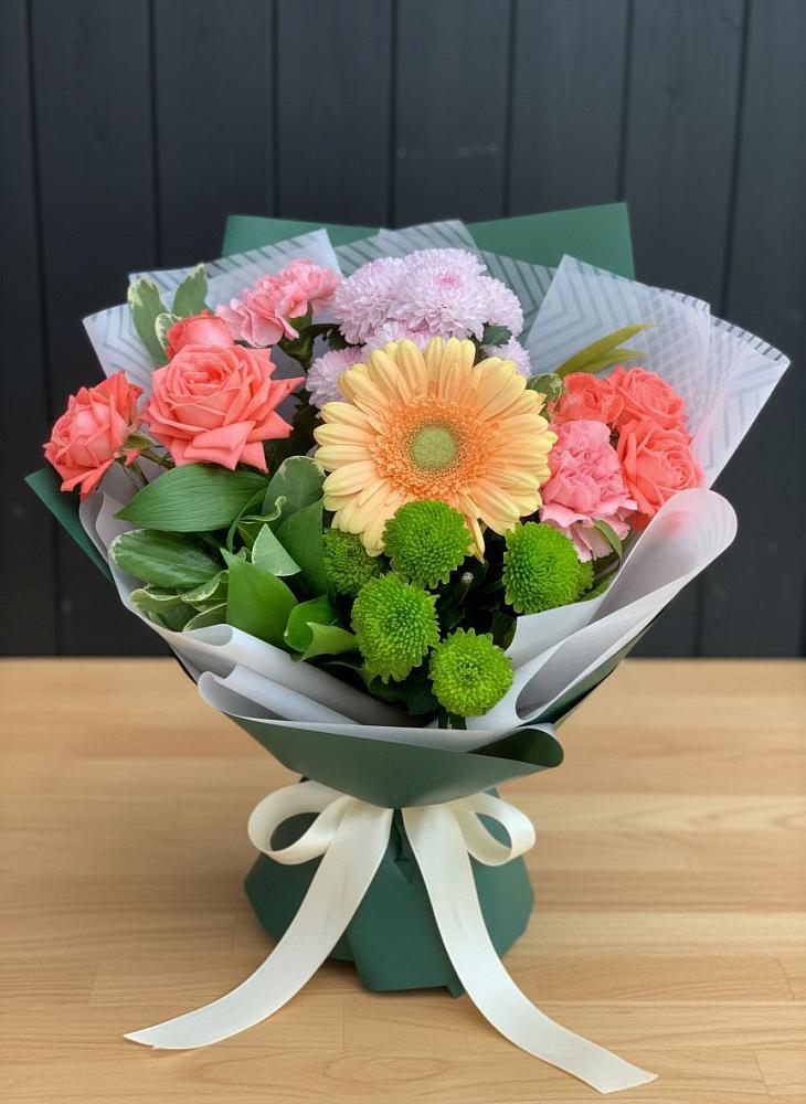 Букет цветов из: Гвоздики, Розы, Герберы и Хризантемы в Кропачёво
