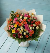 Букет Микс из разноцветных кустовых роз в Кропачёво