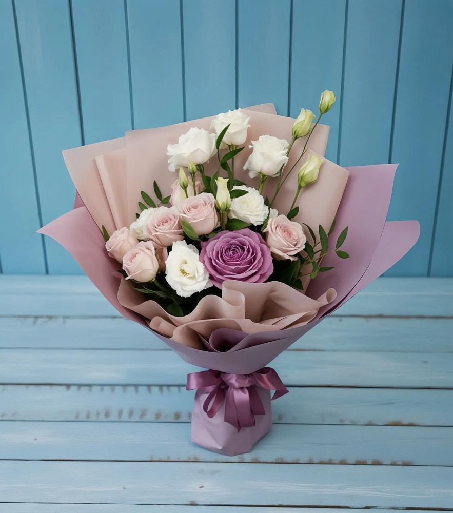 Букет цветов из: Розы и Лизиантусы в Кропачёво